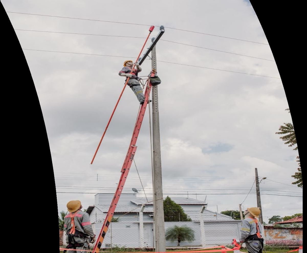 Manutenção noturna em rede de distribuição
